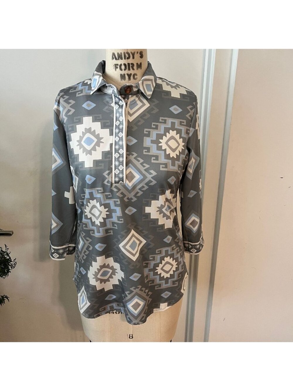 GRETCHEN‎ SCOTT Aztec Print Top with Stretch Size Small